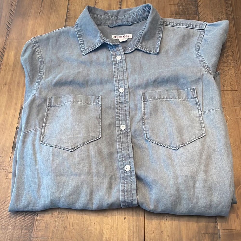 Merona size small button up like new